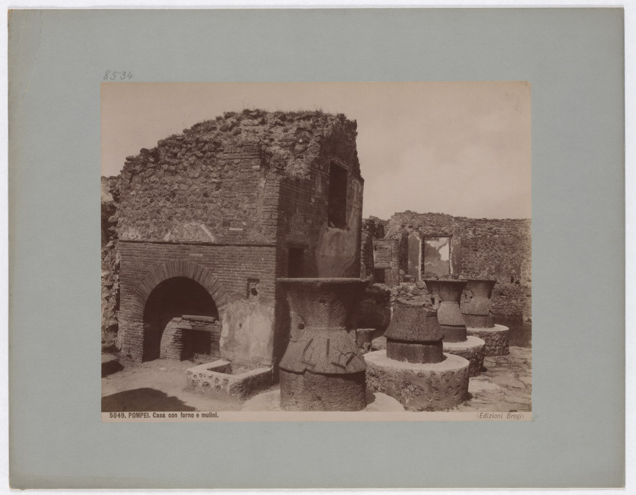 Pompei: Casa con forno e mulini, No. 5049 von Giacomo Brogi