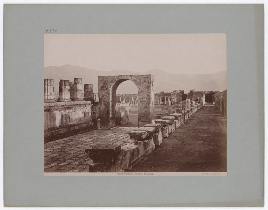 Pompei: Tempio di Giove, No. 5032 von Giacomo Brogi