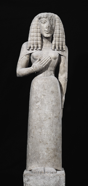 Female statue, known as the Auxerre Goddess von Greek