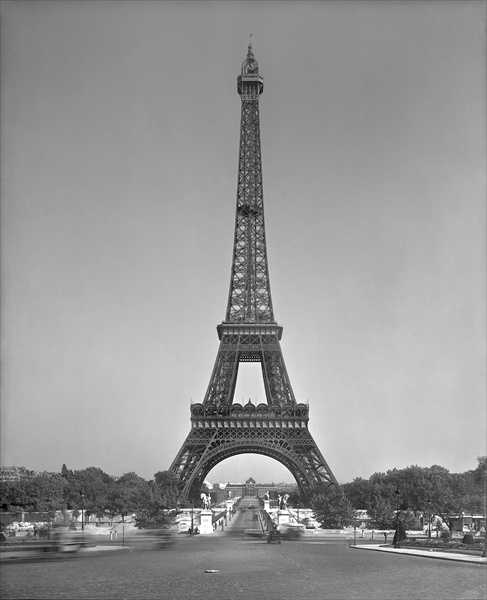 The Eiffel tower, 1887-89 (b/w photo)  von Gustave Eiffel