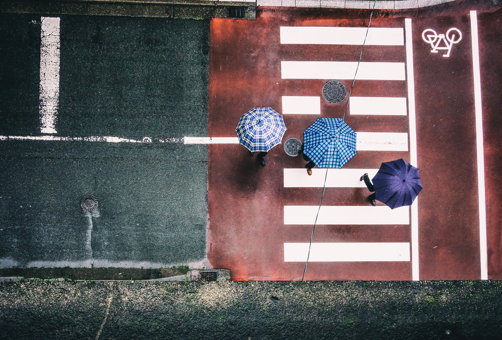 Drei Regenschirme von Haruyo Sakamoto