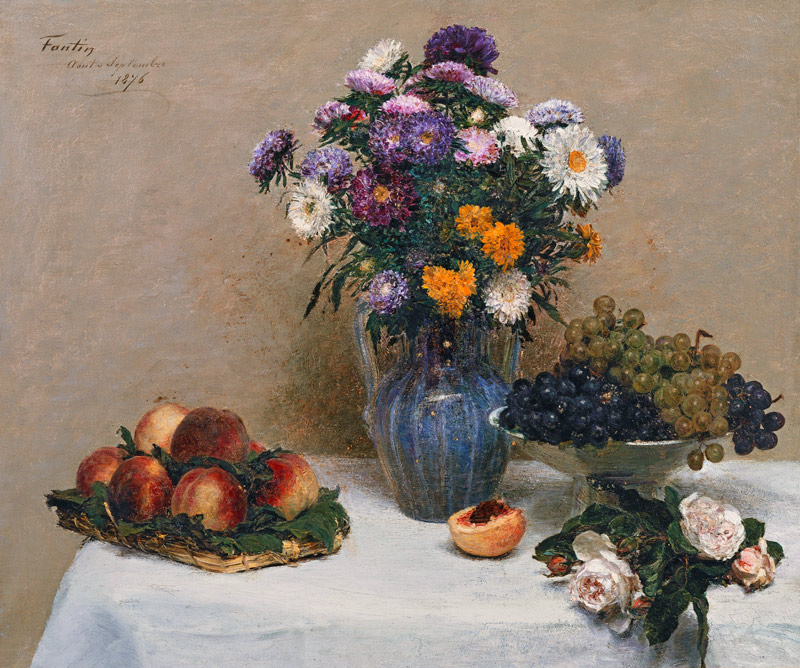 Weiße Rosen und Chrysanthemen in einer Vase, Pfirsiche und Weintrauben auf einem Tisch mit weißer De von Henri Fantin-Latour