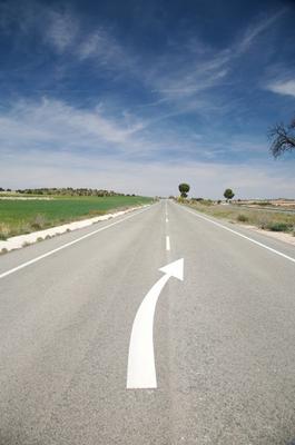 arrow road right von Iñigo Quintanilla