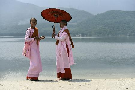 Burmesische Nonnen im Urlaub
