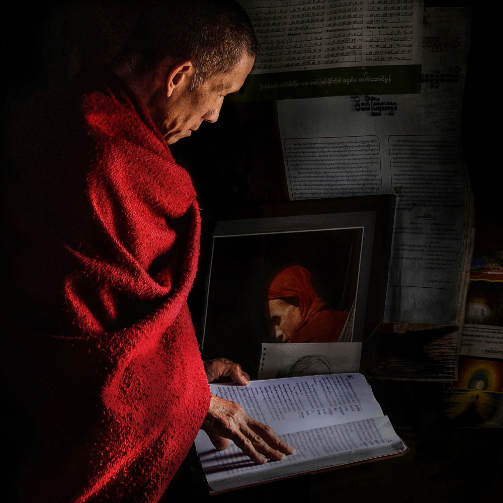 Burmesischer Mönch in Preyer von Irene Perovich