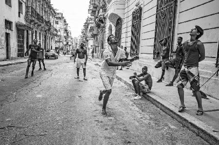 Straßenspiele in Havanna