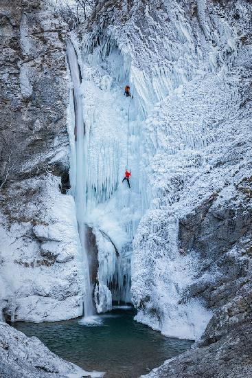 Klettern am gefrorenen Wasserfall