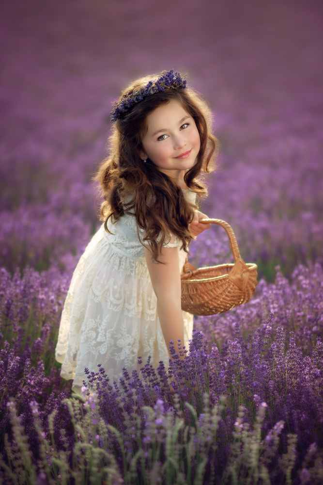 schönes Lächeln in Lavendel von Jana Kvaltinova