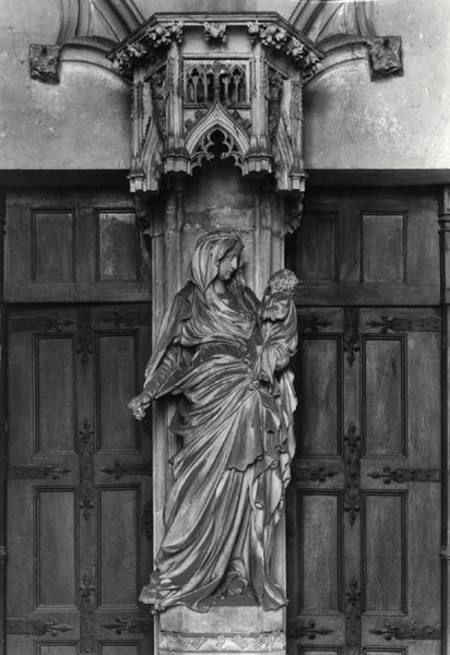 Portal with a trumeau depicting the Virgin and Child von Jean de Sluter