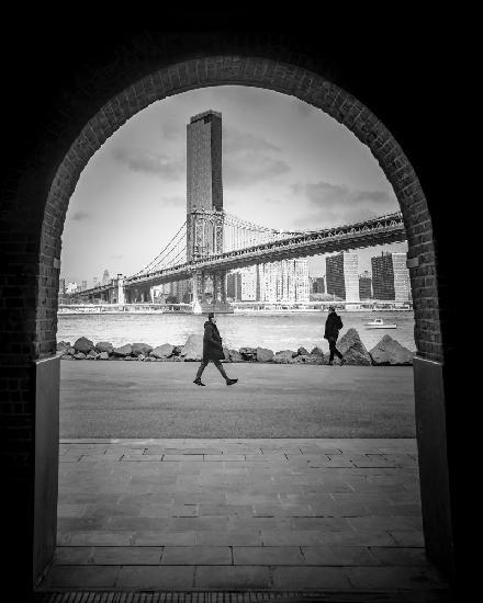 Spaziergang an der Brooklyn Bridge
