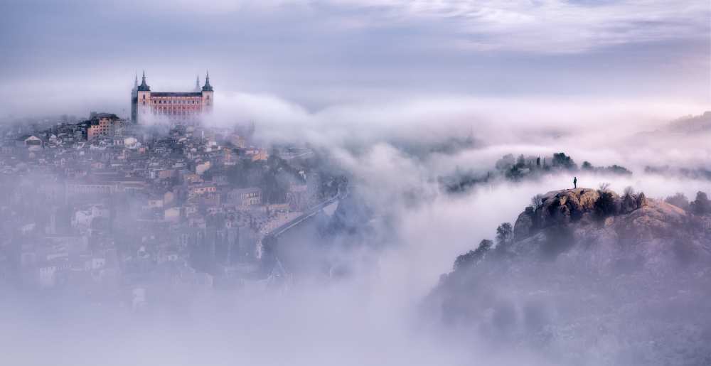 Toledo city foggy morning von Jesus M. Garcia