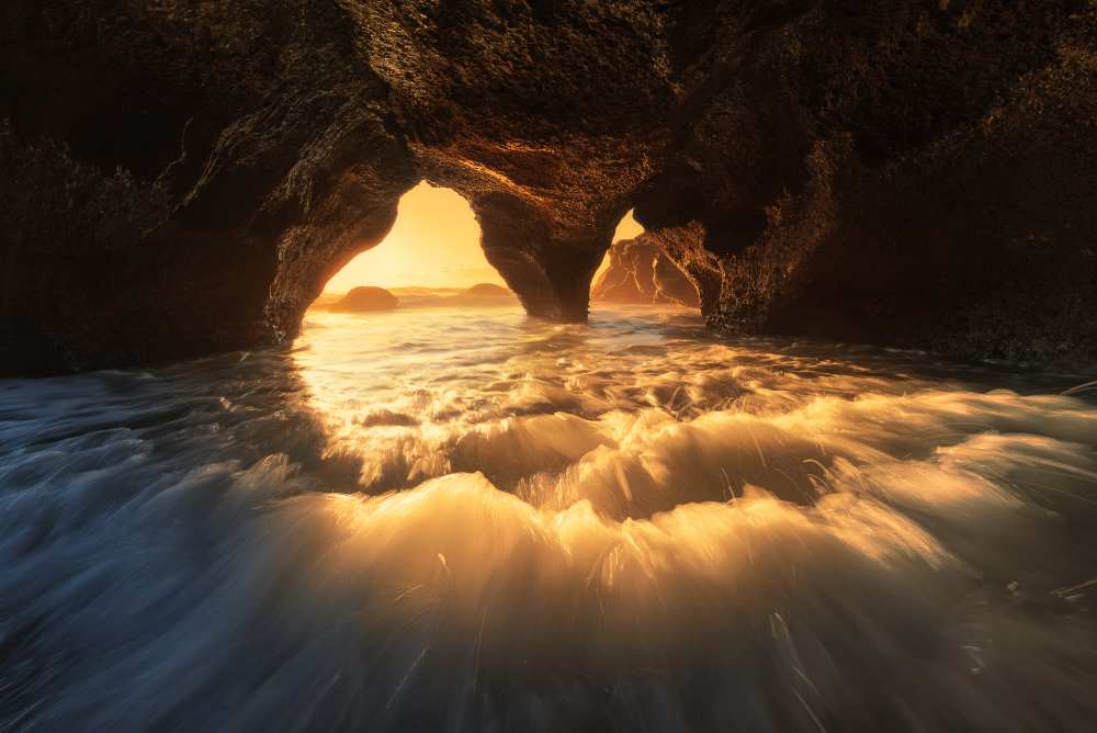 The Secret Sea Cave von Jingshu Zhu