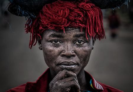 Äthiopische Frau in Rot.