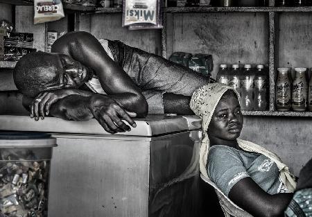 Ausruhen auf dem Kühlschrank – Ghana