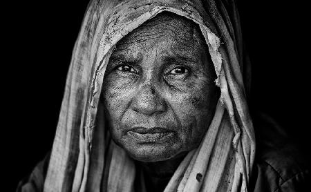 Die Traurigkeit einer Rohingya-Frau – Bangladesch