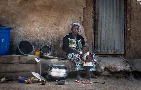 Echtes Leben in einem Dorf in Benin.