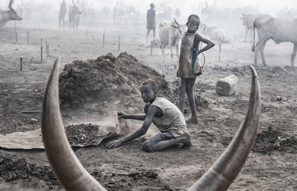 Eingerahmt im Geweih – Südsudan von Joxe Inazio Kuesta Garmendia