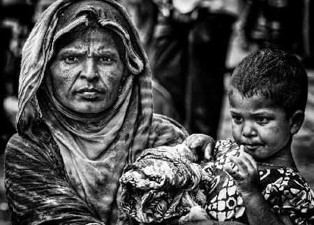 Frau aus Bangladesch und ihr Kind