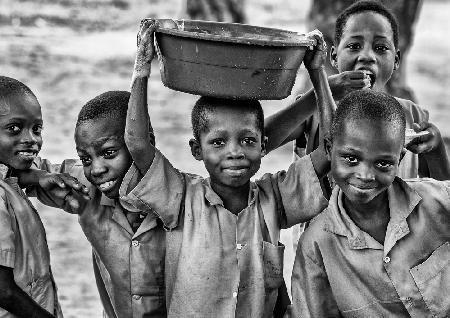 Kinder spielen die besten Posen – Benin