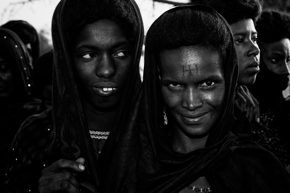 Mädchen beim Gerewol-Festival – Niger von Joxe Inazio Kuesta Garmendia