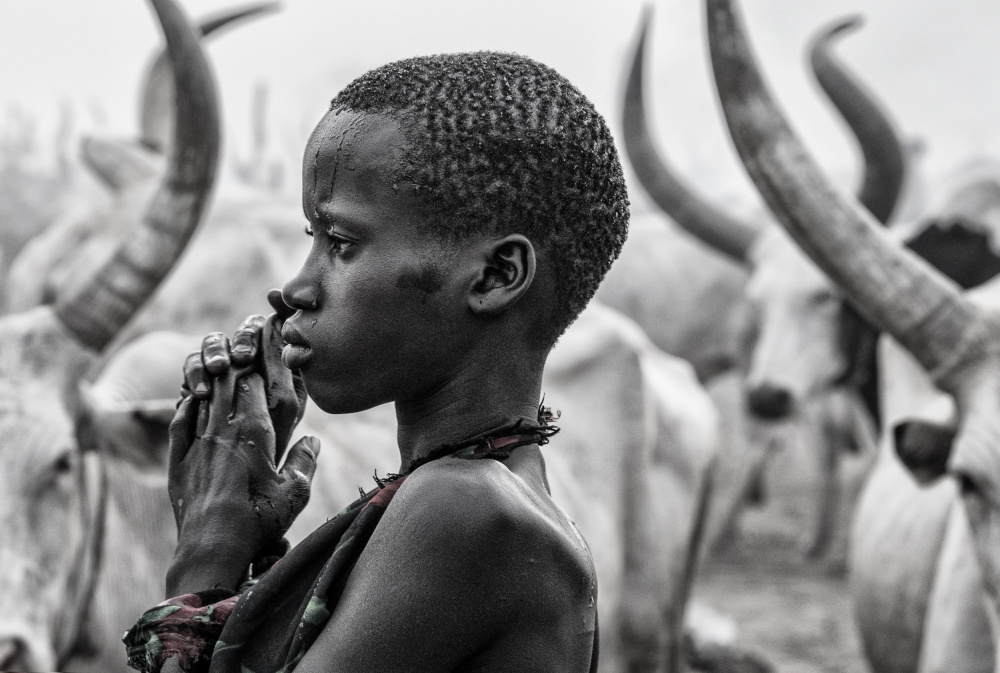 Mundari-Mädchen – Südsudan von Joxe Inazio Kuesta Garmendia
