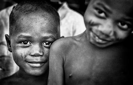Zwei Kinder in Benin.
