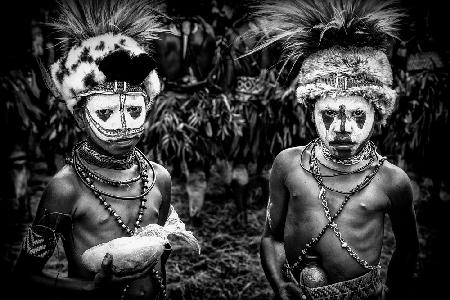 Zwei Kinder singen beim Mt Hagen Sing Festival – Papua-Neuguinea