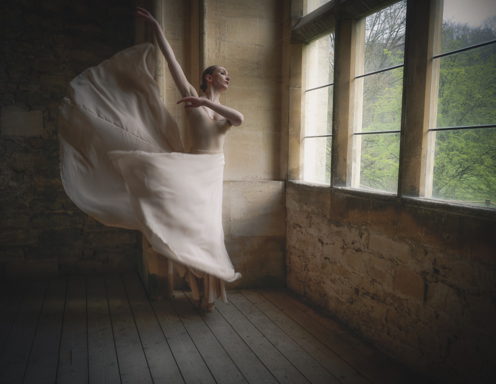 Schwebende Ballerina von Karen Smalley