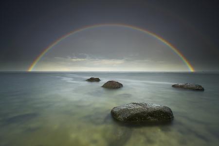 Regenbogen auf dem Meer