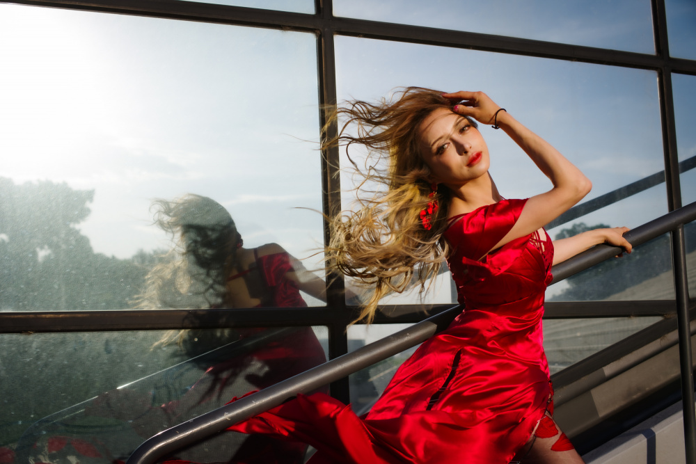 Im Wind tanzen,ein rotes Kleid: Katty von Kotaro