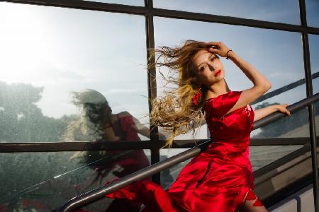 Im Wind tanzen,ein rotes Kleid: Katty