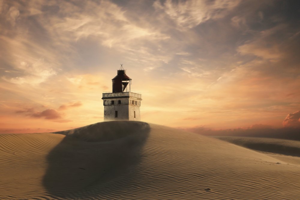 Leuchtturm in den Dünen. von Leif Løndal