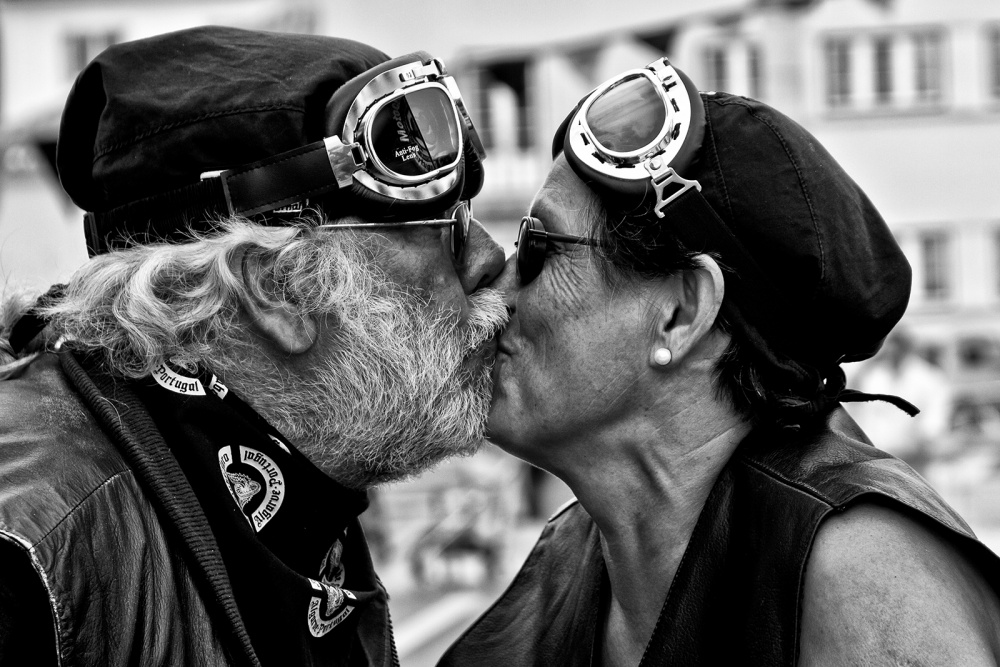 Der Motard-Kuss von Luis Sarmento