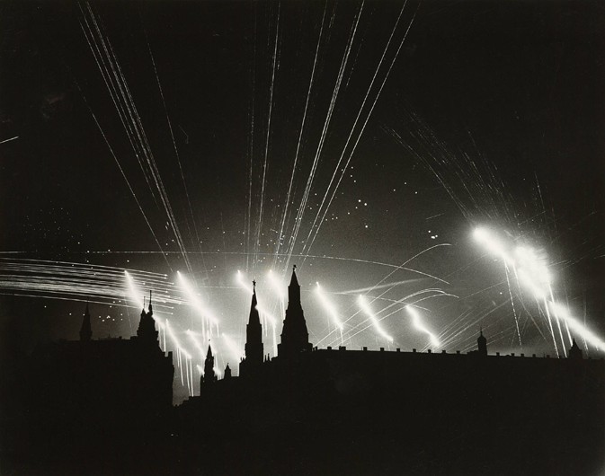 Luftangriff auf den Kreml, Moskau, 1941 von Ma Bourke-white