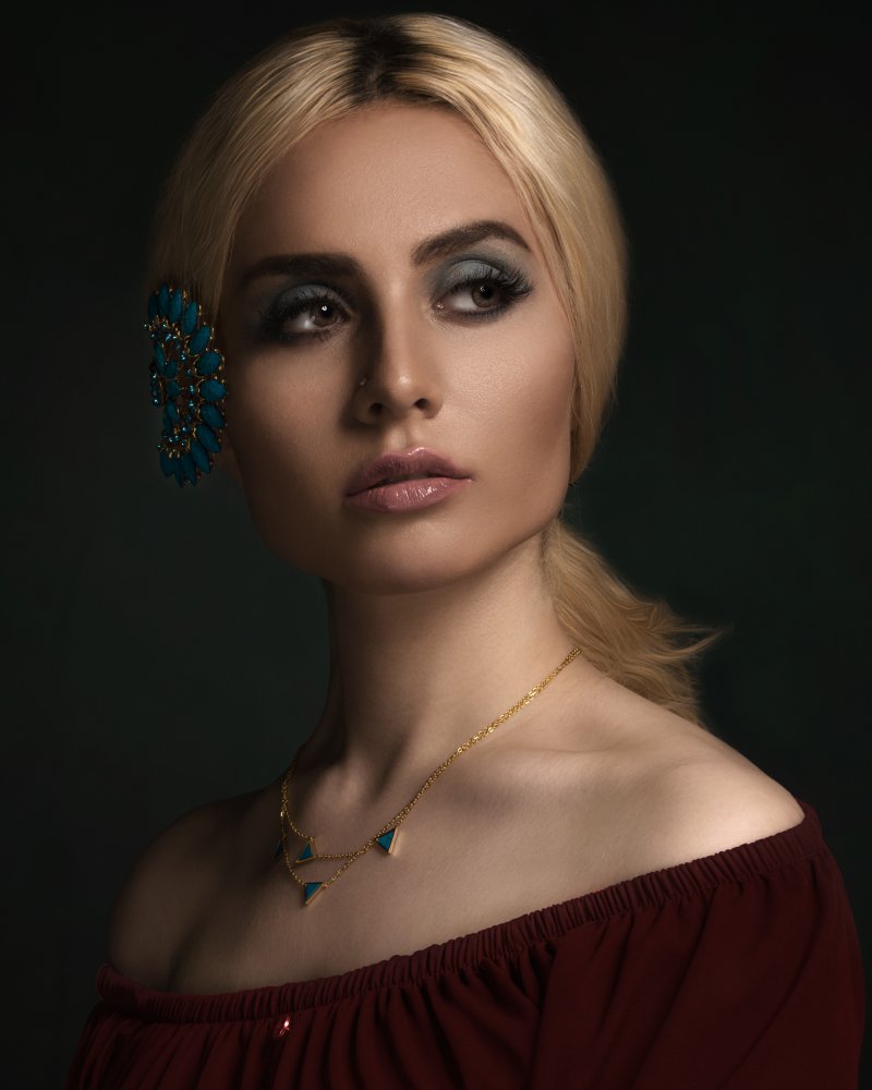 Das türkisfarbene Mädchen von Mahdi Ghannad
