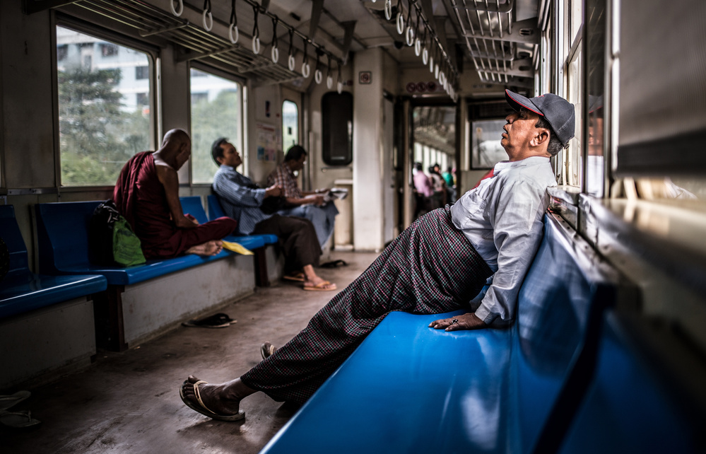 Mit dem Zug durch Yangon von Marco Tagliarino