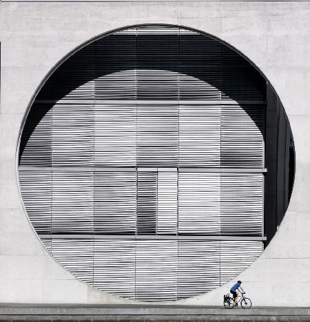 Radfahren unter dem Kreis