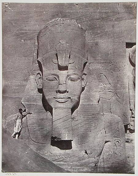 Figure of Ramases II at his tomb in Abu Simbel von Maxime Du Camp