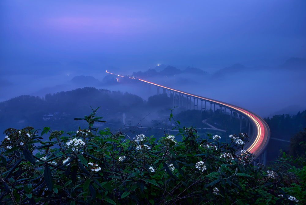 Brücke in der Blauen Stunde von Mei Xu