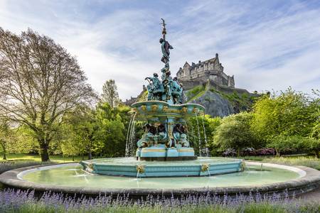 Ross Fountain und Edinburgh Castle