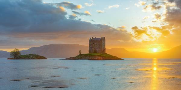 Castle Stalker in Schottland von Michael Valjak