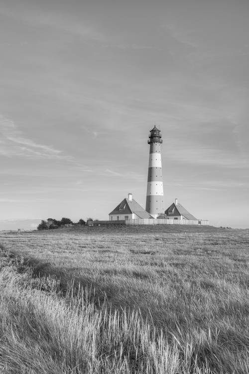 Leuchtturm Westerheversand schwarz-weiß von Michael Valjak