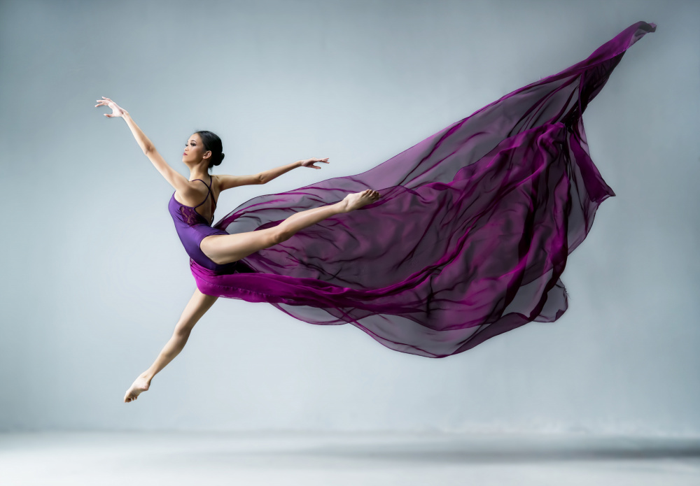 Tanzen Sie in Lila von Mieke Suharini
