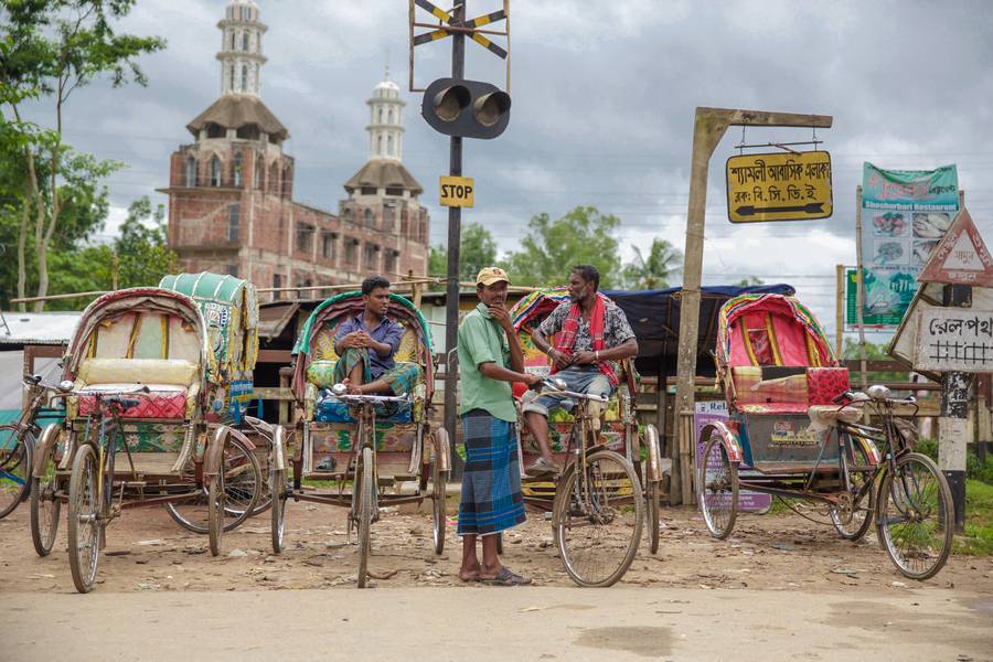Rikscha Stand in Bangladesch, Asien von Miro May