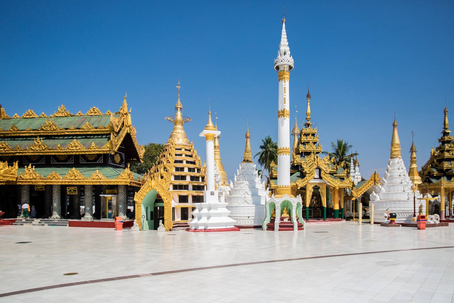 Shwedagon Pagode, Buddhismus in Yangon, Myanmar (Burma) von Miro May