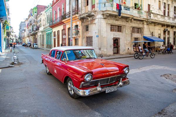 Street in Havana, Oldtimer, Cuba, Kuba von Miro May