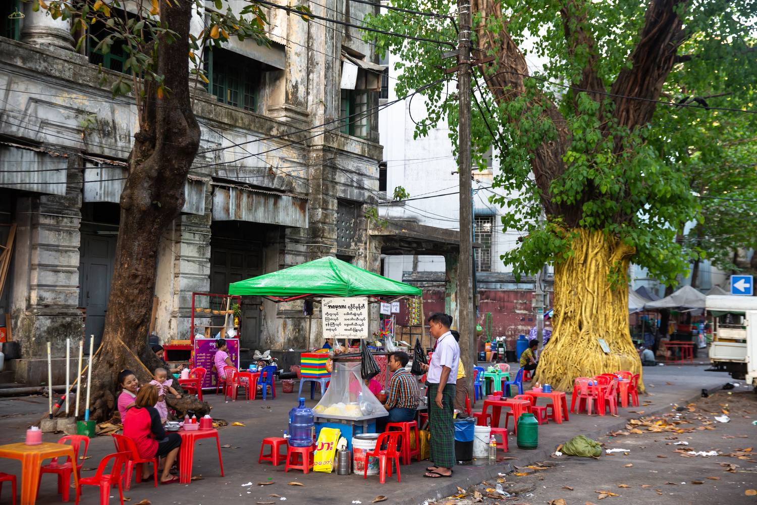 Streetfood in Yangon (Rangun) Myanmar (Burma) von Miro May