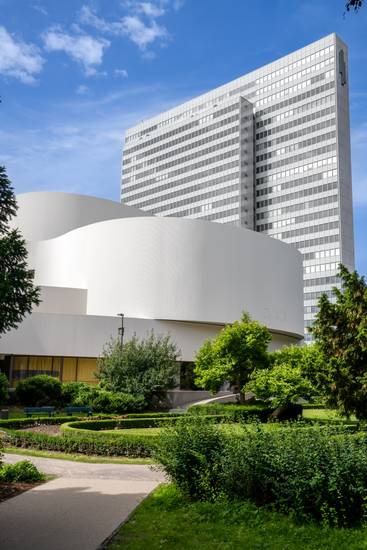 Architektur in Düsseldorf, Schauspielhaus und Dreischeibenhaus 2022