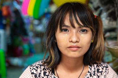 Portrait einer Frau in Yangon (Rangun) Myanmar (Burma) 2020