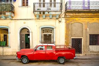 Red Oldtimer in Havana, Cuba 2020